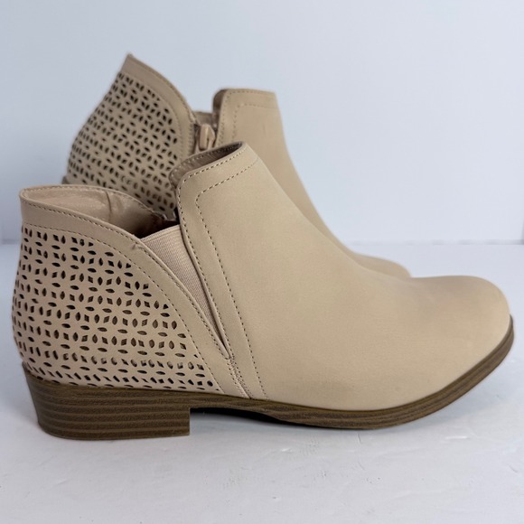 Evsie Girls Ankle Boots Sz 3 kids Girls Beige Laser Cut Detail Side Zip Closure - Picture 1 of 11